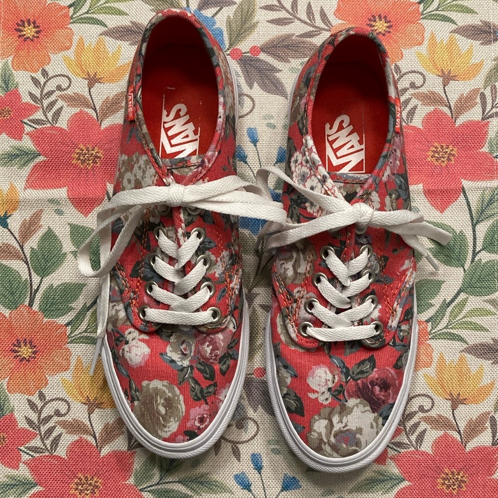 EUC VANS. Size 8W.